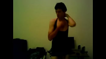 Con traje ajustadito negro .... 2