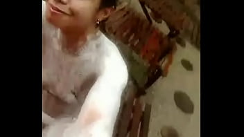 Putinha Gostosa Tentando Se Bronzear Na Xuva