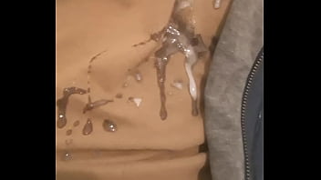 Me Masturbo Y Suelto La Leche En Mi Playera.