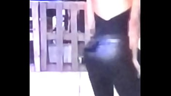 Chica Sacudiendo El Culo