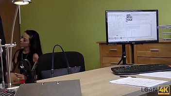 Loan4k. Maigre Brune Passe Devant Un Vrai Casting Sexuel A Une Agence De Credit