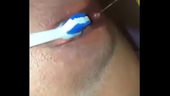 Morra Se Masturba Con Cepillo