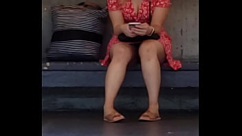 Rubia Esperando El Tren.