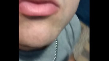 Joven Sexy Muestra Sus Labios