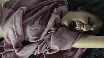 Ejemplo De Masaje Erótico En El Que Se Estimula El Punto G De La Chica Ubicado En La Pared Frontal De La Vagina Y Que Conduce Muchas Veces A Un Squirting