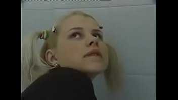 Le Hacen Feliz A Colegiala