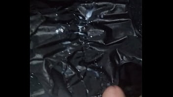 Gozando Na Roupinha Da Novinha 3