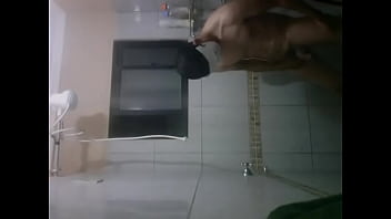 Bañandome bien riko.....