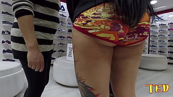 Elisa Sanches Aprontando Na Rua E Depois Binho Ted Flagra O Banho - Nego Catra