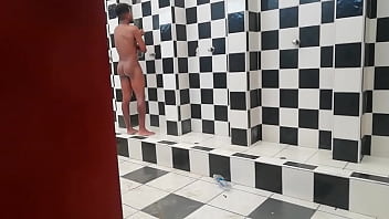 Negro Pollon En La Ducha