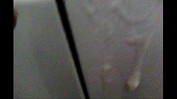 Punheta E Gozada No Banheiro