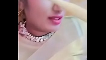 Swathi Naidu Showing Her Sexy Navel In Saree