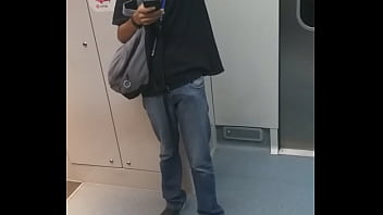 Usuário Do Metro Excitado