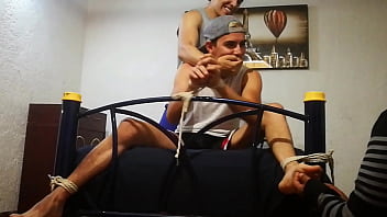 N.64 Max Y Marco Cosquillas Pies/max And Marco Tickle Feet