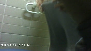 Culona Espiada Orinando