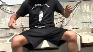 Joven Mexicano Seduce A Entrenador Para Conseguir Puesto Titular En El Equipo, Lo Descubre Su Amigo Y Se Une