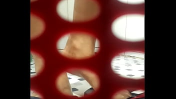 Quay lén gái tắm