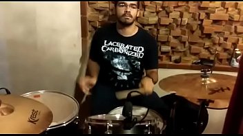 Moreno Com 2 Paus Na Mão