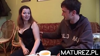 Polskie Mamuśki - Dojrzała Sąsiadka Którą Trzeba Wyruchać