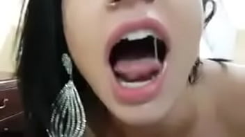 Morena Levando Pica E Bebendo Leite!