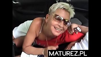 Polskie Mamuśki - Doświadczona Pani Obciąga W Samochodzie