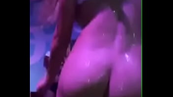 بنت بترقص رقص مكسسي يبين خرم كسها الفشيخ