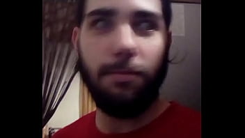 Chico De Pito Corto Gimiendo