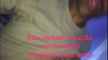 Versátil Comendo Sem Capa