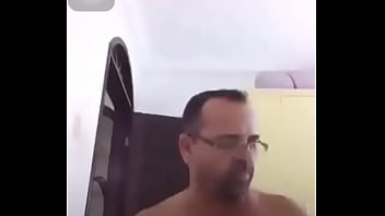 Cantor Errando A Música