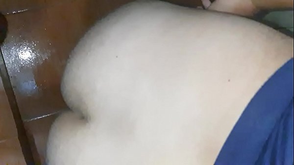 Sacando Leche A Cámara Lenta