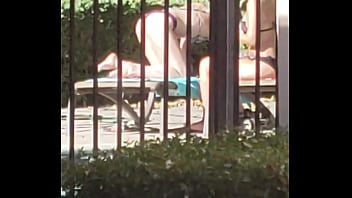 La Pelirroja En La Alberca