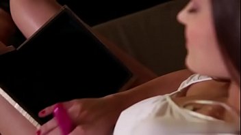 Horny Femme Jouit D_une Grosse Bite