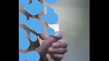 Maduro Se Masturba Con Dos Dedos Y Eyacula