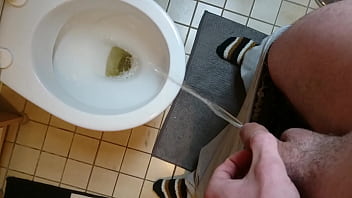 Ich Musste Sehr Dringend Pinkeln