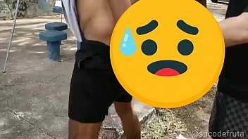 Rody E Dom(canal Lá F_nix) Queimando Uma Rosquinha Ao Ar Livre