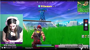 Ricos Gemidos Y Gestos Mientras Que Juega