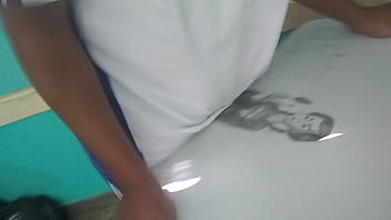 Gordinho Comendo Novinha Em Cima Da Mesa