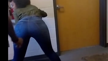 Jayla Throwing That Ass For Me