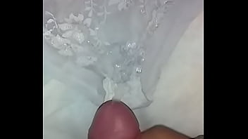 Cum En Bragas De Mi Tia, Robadas Huelen A Ella