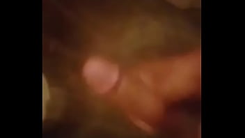 Hetero Masturbando Su Pija Grande Mientras Se Baña 1/4