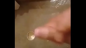 Hetero Masturbando Su Pija Grande Mientras Se Baña 2/4