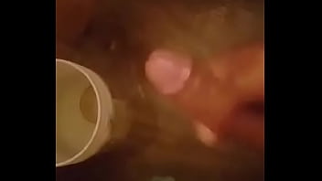 Hetero Masturbando Su Pija Grande Mientras Se Baña 1/4 - gay, big-cock, big-dick - Video 3228718