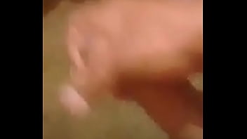 Hetero Masturbando Su Pija Grande Mientras Se Baña 4/4