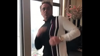 Homem De Ferro Mostrando O Que Tem De Melhor