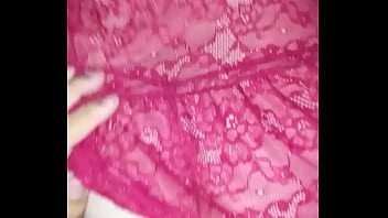 Branquinha Fantasiada Sentando