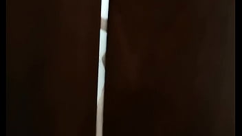 quay lén trai có vợ 2 con tắm