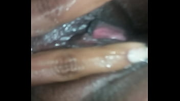 Moreninha Na Siririca No Banho