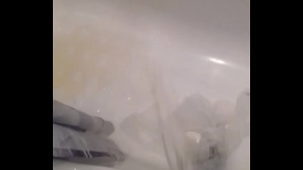 Pissing Piss Bath