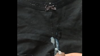 Me Vengo En La Ropa Interior De Mi Esposa, Masturbación