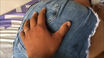 Mi Hermanastra No Se Deja Follar Pero A Cambio Me Hace Una Paja Y Se Come Mi Semen